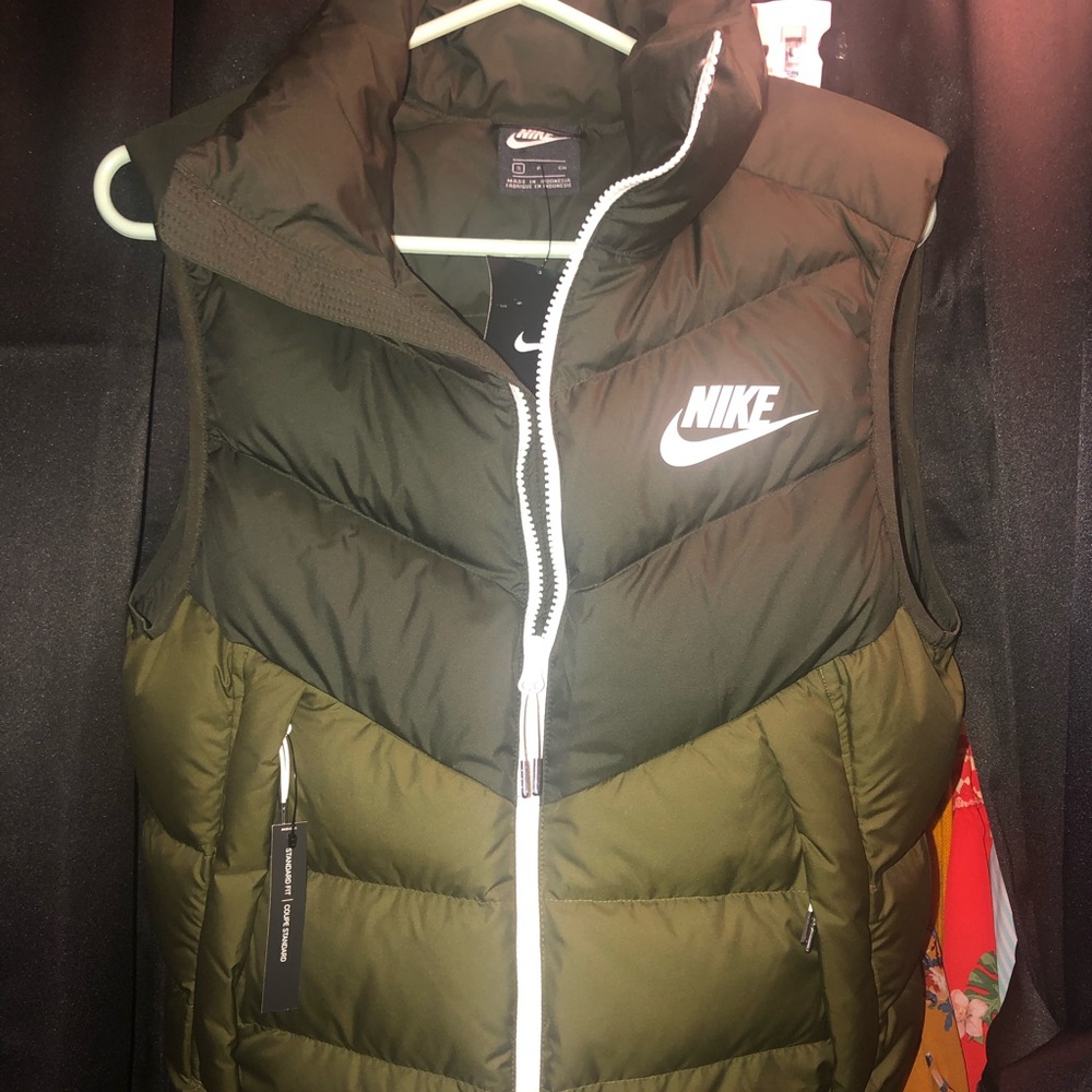 Nike puffer vest NEW